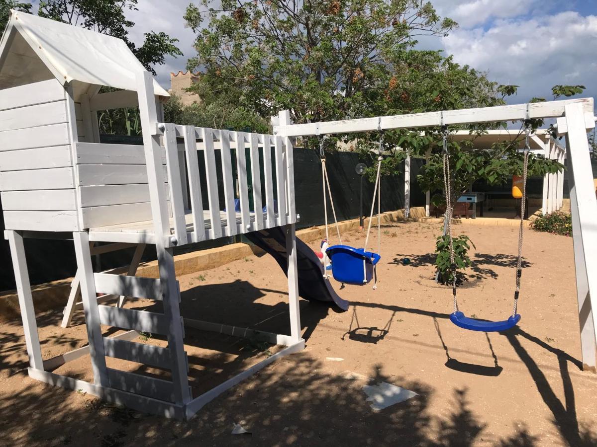 Villa Ceni - Appartamenti Con Camere, Cucina, Wc E Terrazza Sul Mare In Villa Con Piscina, Giardino E Parcheggio Marinella di Selinunte Exterior foto