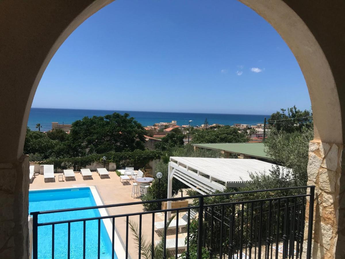 Villa Ceni - Appartamenti Con Camere, Cucina, Wc E Terrazza Sul Mare In Villa Con Piscina, Giardino E Parcheggio Marinella di Selinunte Exterior foto