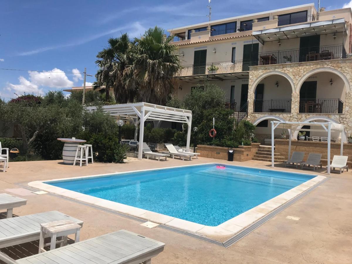 Villa Ceni - Appartamenti Con Camere, Cucina, Wc E Terrazza Sul Mare In Villa Con Piscina, Giardino E Parcheggio Marinella di Selinunte Exterior foto