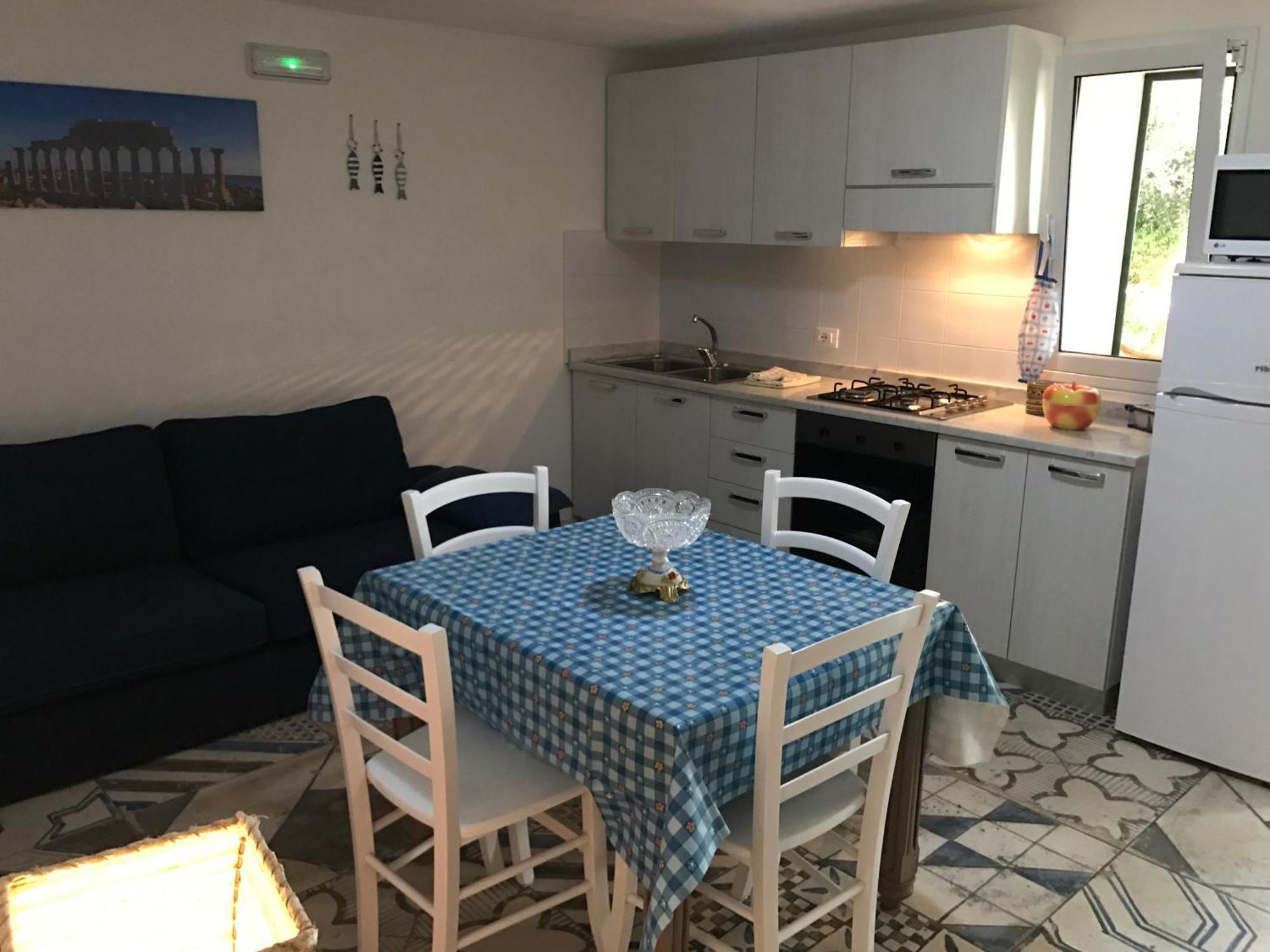 Villa Ceni - Appartamenti Con Camere, Cucina, Wc E Terrazza Sul Mare In Villa Con Piscina, Giardino E Parcheggio Marinella di Selinunte Exterior foto