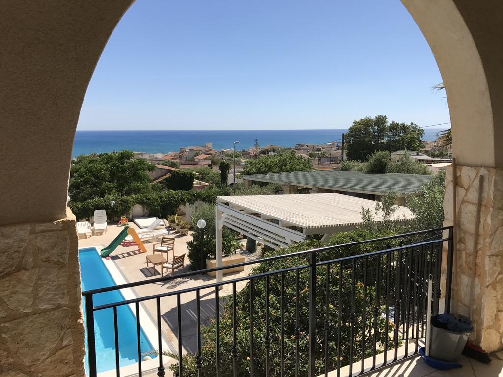 Villa Ceni - Appartamenti Con Camere, Cucina, Wc E Terrazza Sul Mare In Villa Con Piscina, Giardino E Parcheggio Marinella di Selinunte Exterior foto