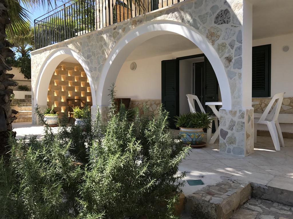 Villa Ceni - Appartamenti Con Camere, Cucina, Wc E Terrazza Sul Mare In Villa Con Piscina, Giardino E Parcheggio Marinella di Selinunte Exterior foto