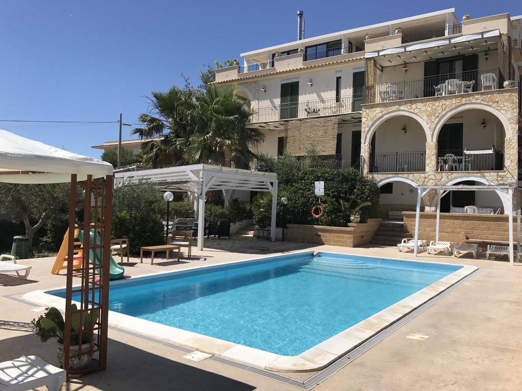 Villa Ceni - Appartamenti Con Camere, Cucina, Wc E Terrazza Sul Mare In Villa Con Piscina, Giardino E Parcheggio Marinella di Selinunte Exterior foto