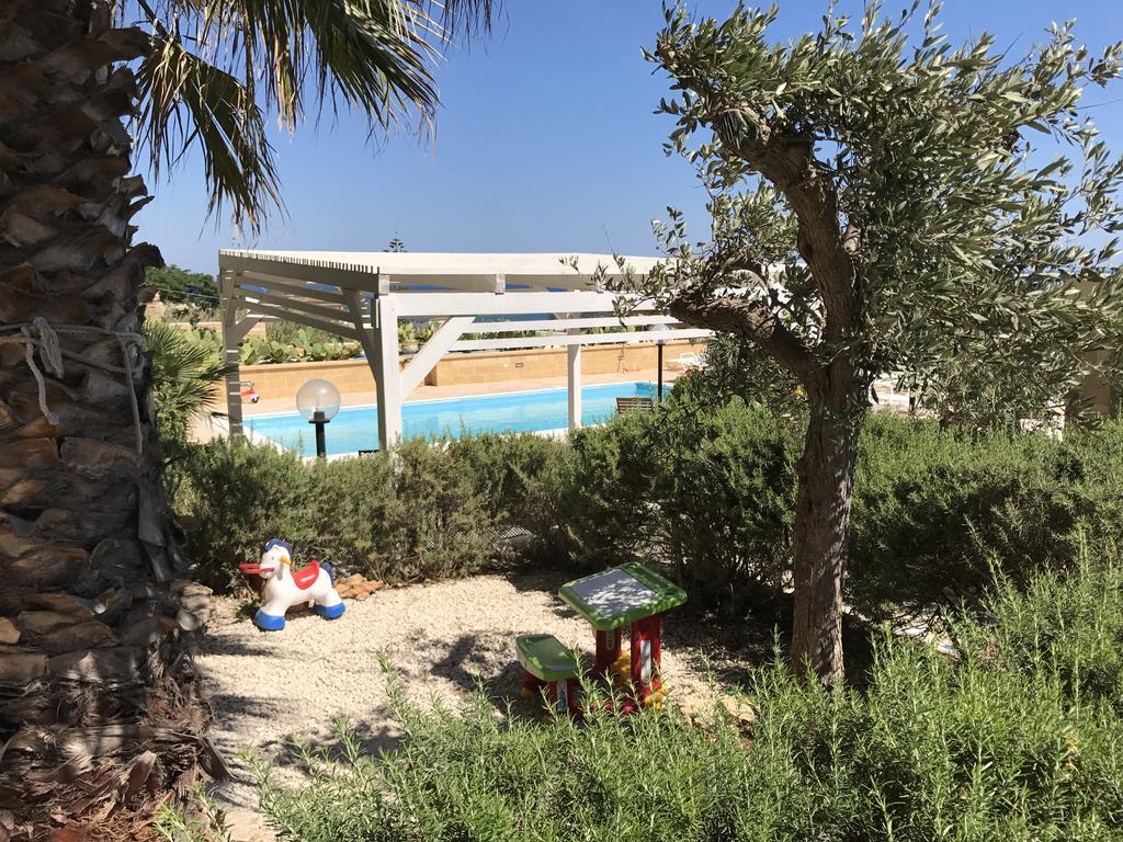 Villa Ceni - Appartamenti Con Camere, Cucina, Wc E Terrazza Sul Mare In Villa Con Piscina, Giardino E Parcheggio Marinella di Selinunte Exterior foto