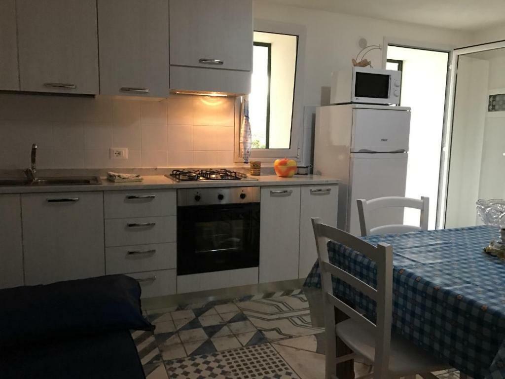 Villa Ceni - Appartamenti Con Camere, Cucina, Wc E Terrazza Sul Mare In Villa Con Piscina, Giardino E Parcheggio Marinella di Selinunte Exterior foto