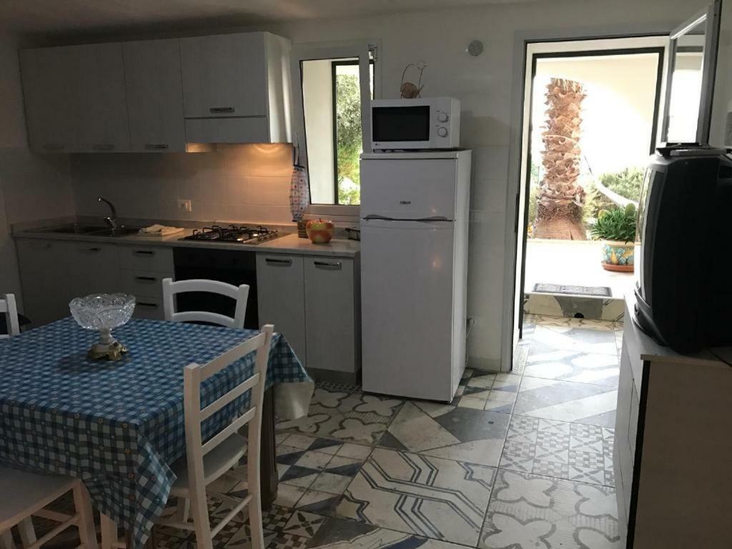 Villa Ceni - Appartamenti Con Camere, Cucina, Wc E Terrazza Sul Mare In Villa Con Piscina, Giardino E Parcheggio Marinella di Selinunte Exterior foto