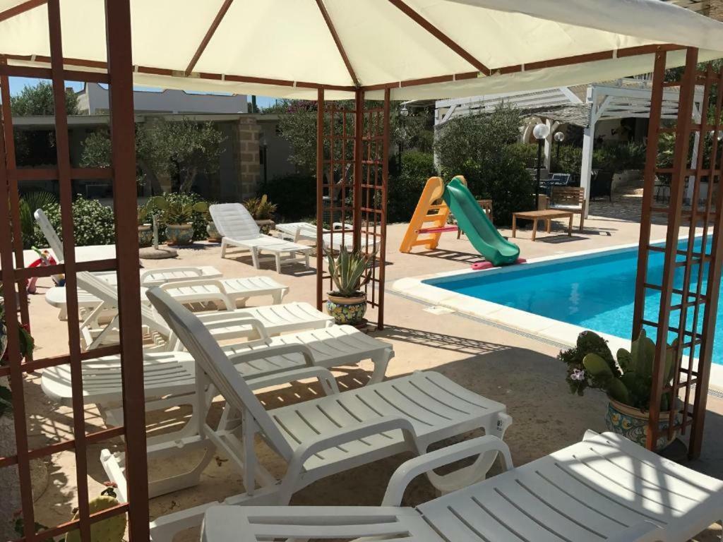 Villa Ceni - Appartamenti Con Camere, Cucina, Wc E Terrazza Sul Mare In Villa Con Piscina, Giardino E Parcheggio Marinella di Selinunte Exterior foto
