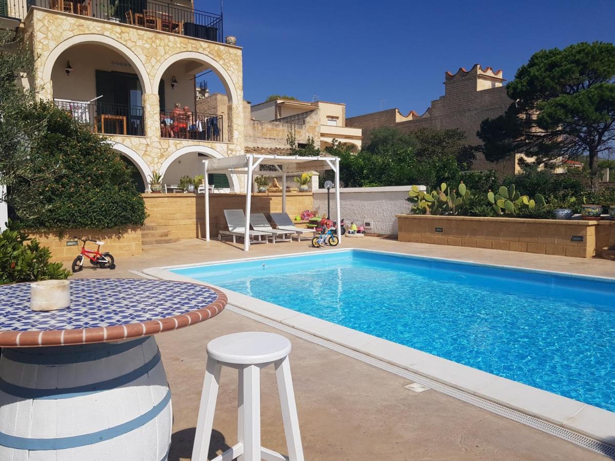 Villa Ceni - Appartamenti Con Camere, Cucina, Wc E Terrazza Sul Mare In Villa Con Piscina, Giardino E Parcheggio Marinella di Selinunte Exterior foto